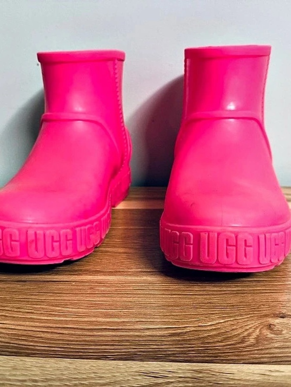 UGG Drizlita Low Waterproof Ankle Rain Boots Slip on Taffy Pink Youth Size US 3